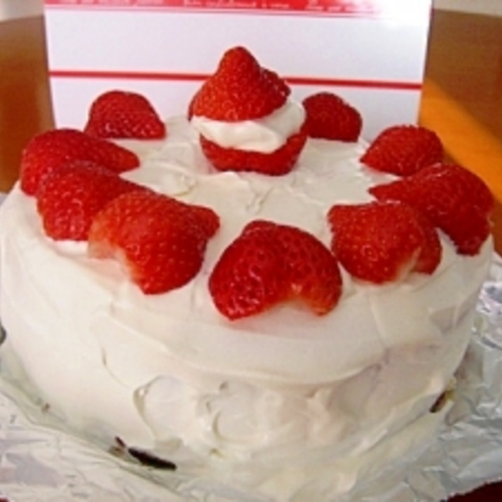 甘さ控えめ★フワフワの苺のデコレーションケーキ